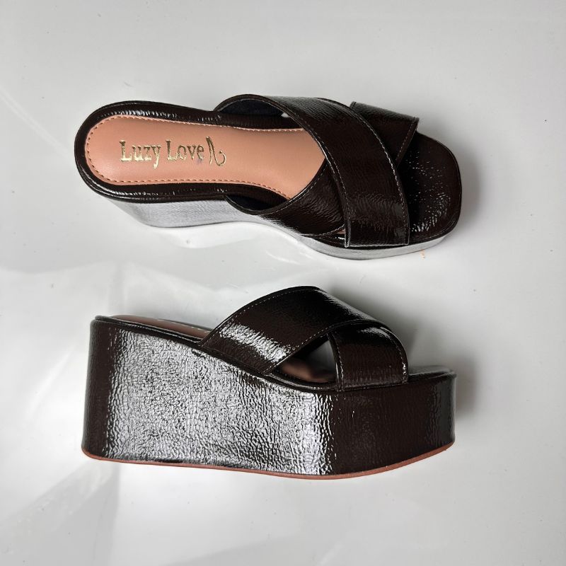 Sandália Feminina Plataforma Grazy Verniz Molhado Conforto