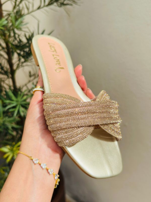 Sandália Rasteira Anaju: Conforto e elegância no dia a dia!