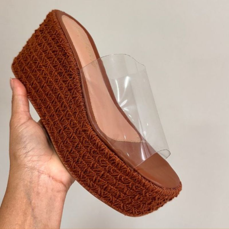 Sandália Plataforma Feminina Vivi Vinil Crochê salto 9cm confortável