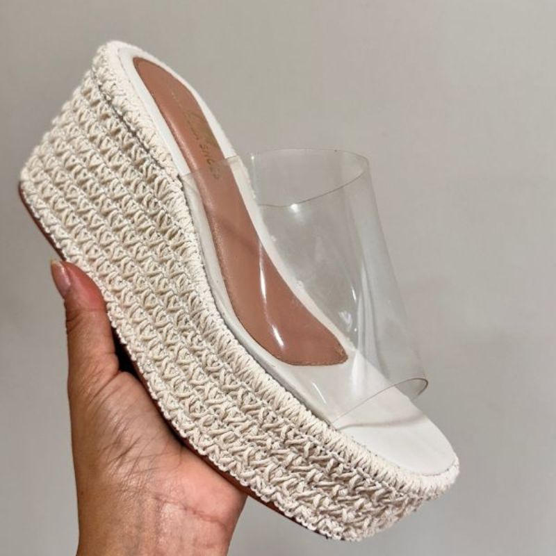 Sandália Plataforma Feminina Vivi Vinil Crochê salto 9cm confortável
