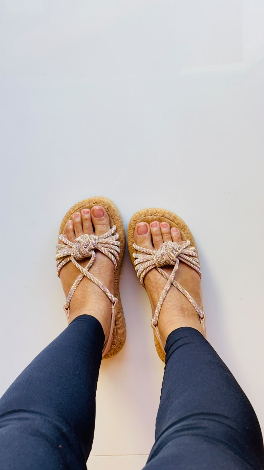 Sandália Feminina Vivia 4,5cm | Cortiça Natural, Strass e Conforto