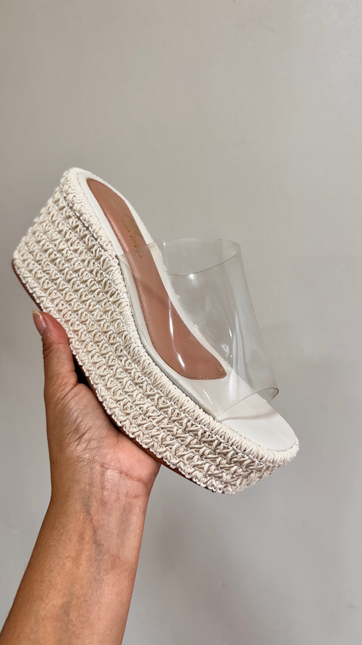 Sandália Plataforma Feminina Vivi Vinil Crochê salto 9cm conforte